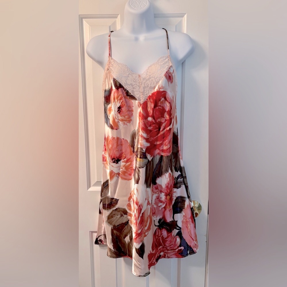 Rose 🌹 Satin & Lace Robe - Picture 9 of 11